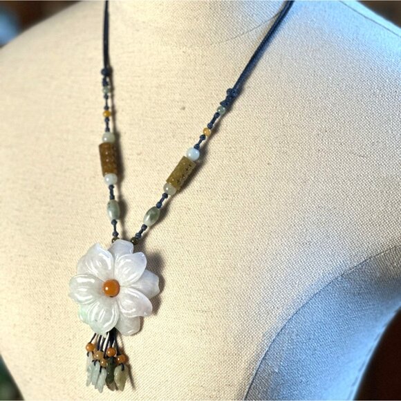 Jadeite Flower Pendant Necklace, Vintage Adjustable Cord Jewelry - Picture 2 of 10